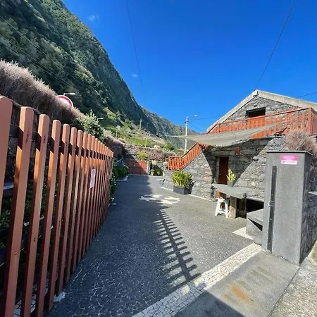 Alpstuga Cozy With Ocean View Seixal (Madeira)