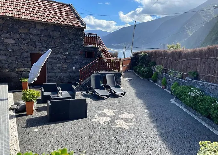 Cozy With Ocean View Chalet